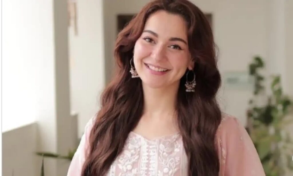 hania amir height in feet
