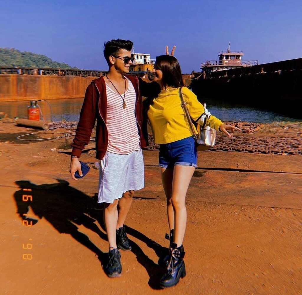 anushka sen height in feet